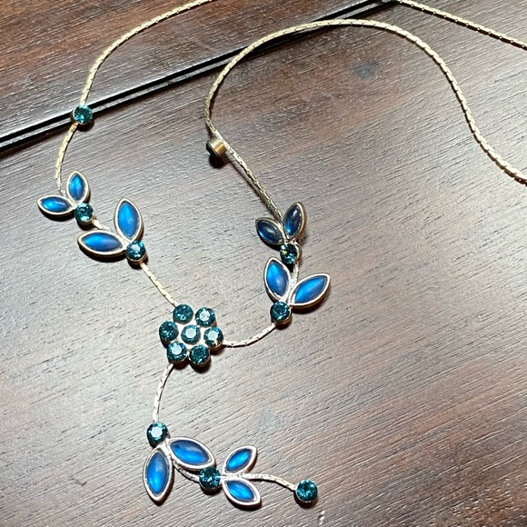 🌸 Stunning Blue Flower Rhinestone Drop Necklace 🌸 - Picture 2 of 4